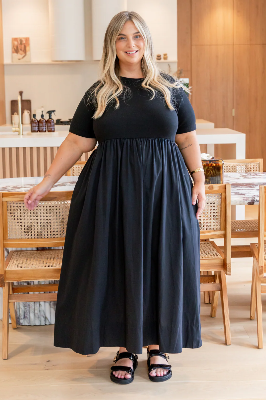 Elka T-shirt Midi Dress Black - Image 3